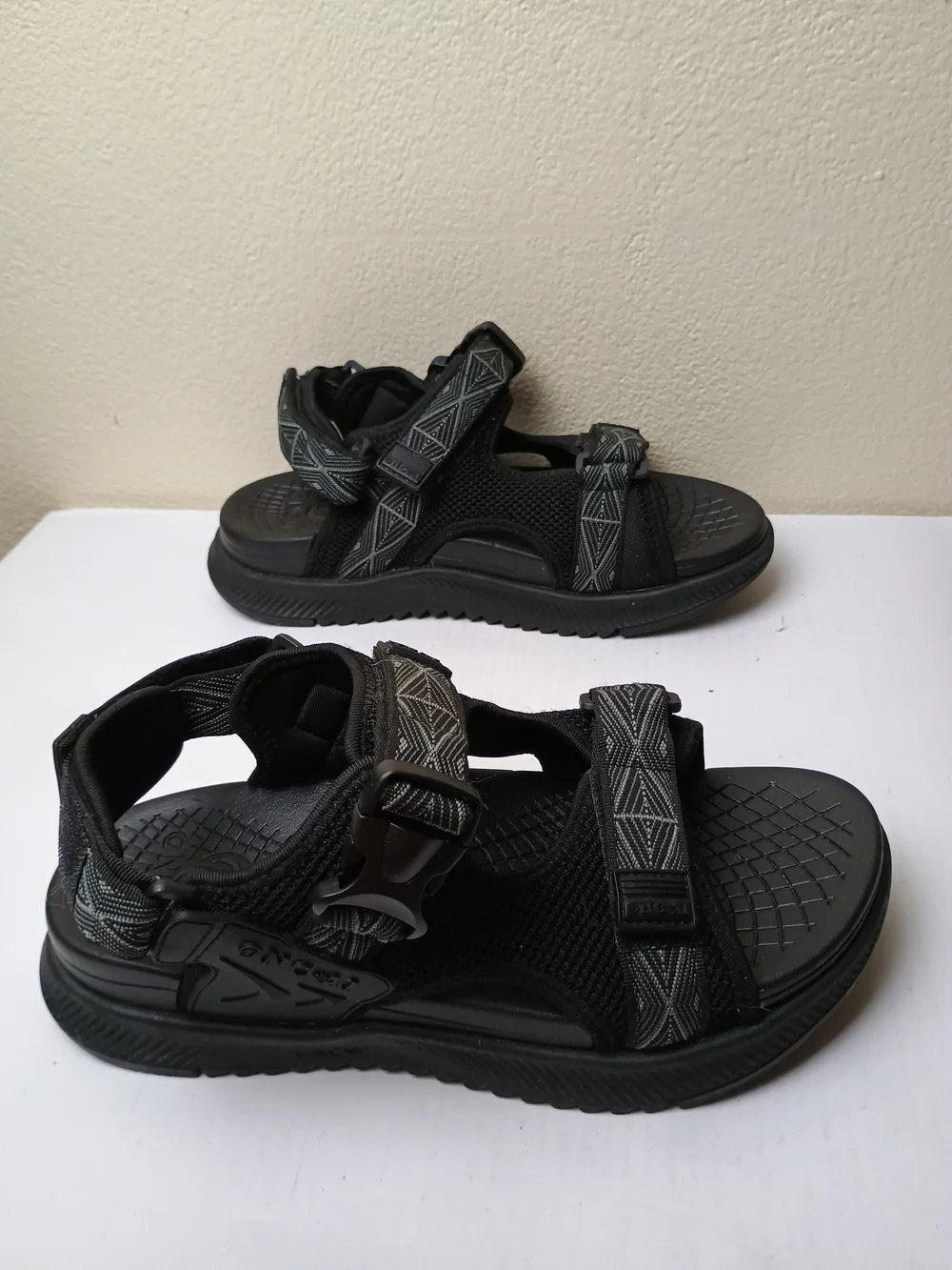 Oncai Men's 9 Black Hiking Sandals with Arch Support Adjustable Straps Outdoor